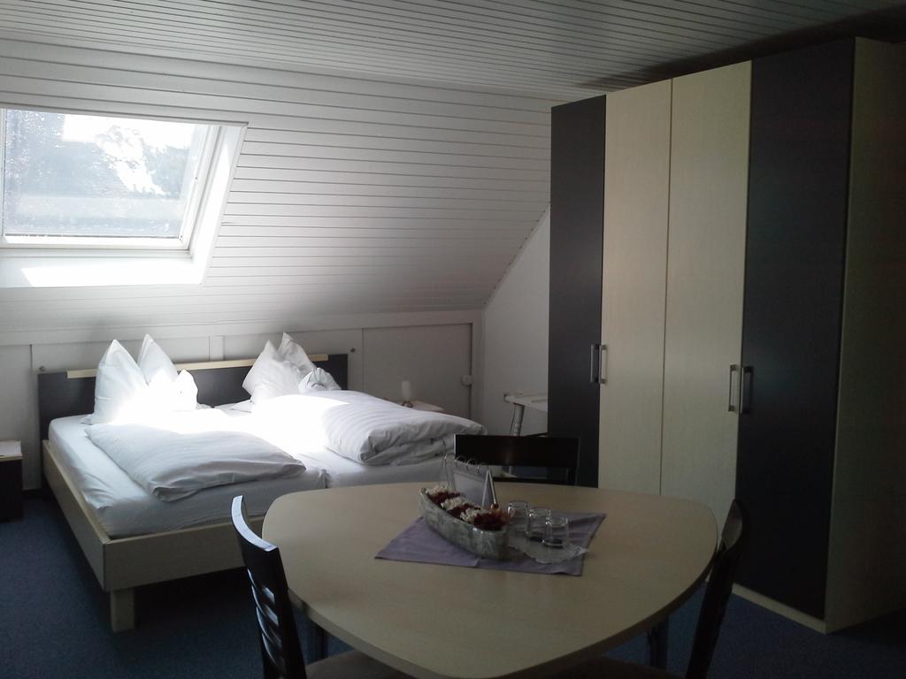 Haus Mariandl Hotel Dusseldorf Ngoại thất bức ảnh