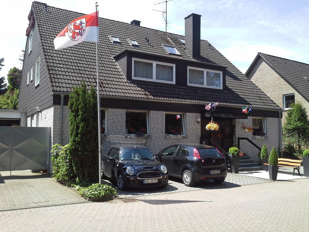 Haus Mariandl Hotel Dusseldorf Ngoại thất bức ảnh